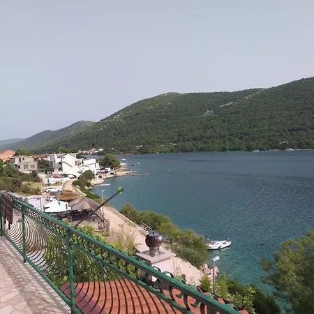 Apartment Direkt Na Moru - Sibenik